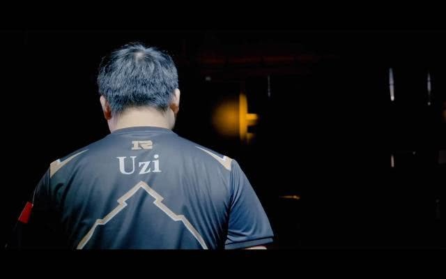 Uzi登上央视栏目英雄出少年粉丝为其加油等待世界冠军
