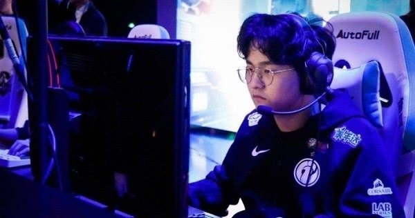李哥被演了排位完毕后告发IG新AD1-12这个人没有想赢的心