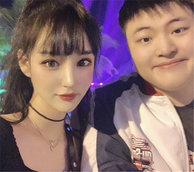 照料uzi几天之后奥咪咪的妹妹直言你从网红变成了女保姆