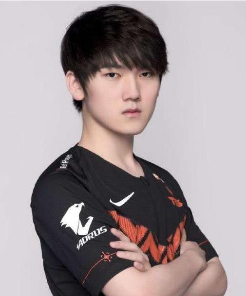 继阿水回归后Karsa韩服排位11连胜国产银河战舰真要起飞了
